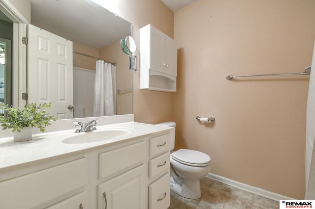 11209 Black Street, Omaha, NE 68142