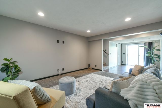 11209 Black Street, Omaha, NE 68142