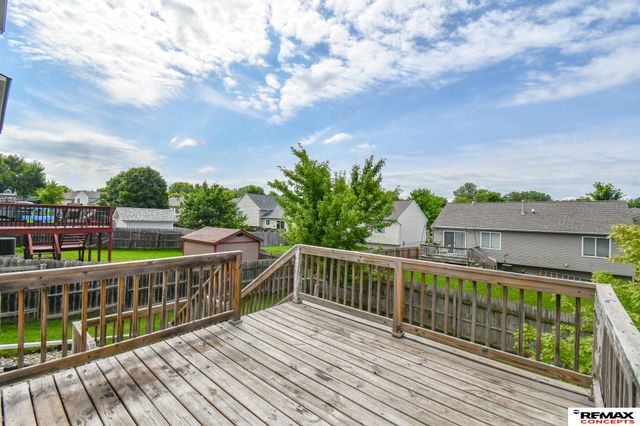 11209 Black Street, Omaha, NE 68142