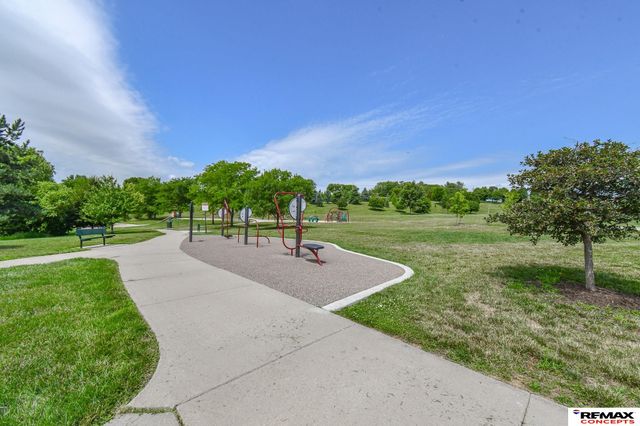 11209 Black Street, Omaha, NE 68142