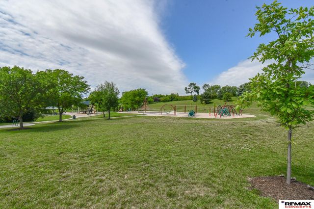 11209 Black Street, Omaha, NE 68142