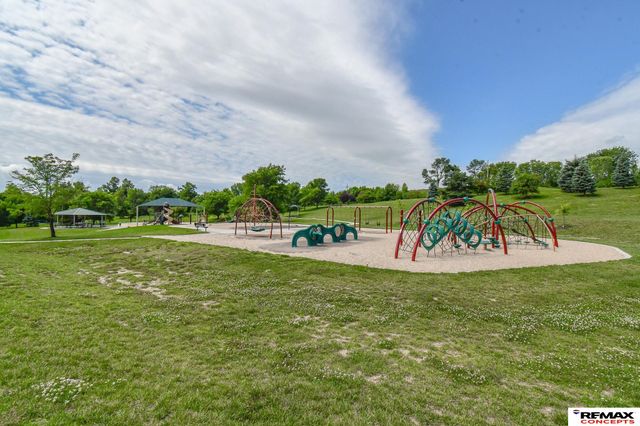 11209 Black Street, Omaha, NE 68142