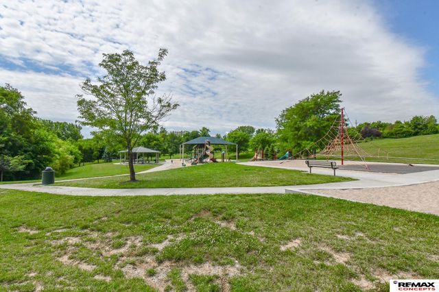 11209 Black Street, Omaha, NE 68142