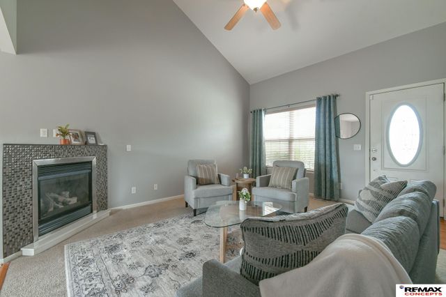 11209 Black Street, Omaha, NE 68142