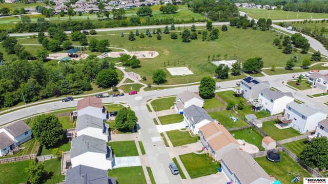 11209 Black Street, Omaha, NE 68142