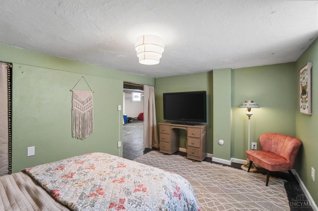 1945 Lawn Avenue, Cincinnati, OH 45237