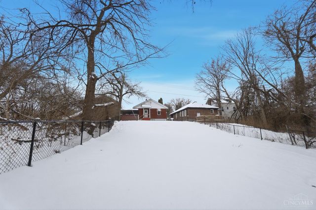 1945 Lawn Avenue, Cincinnati, OH 45237