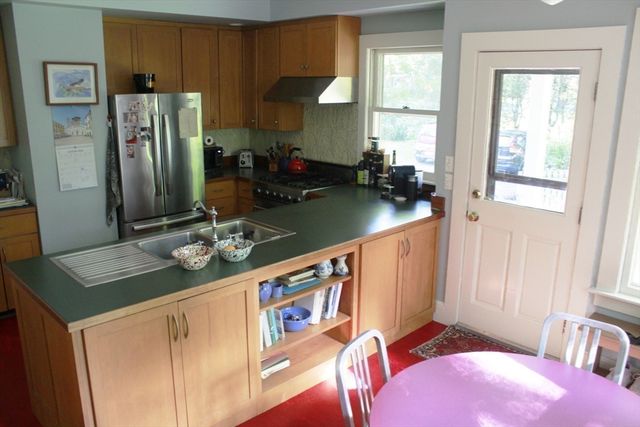 254 Lincoln, Amherst, MA 01002