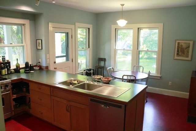 254 Lincoln, Amherst, MA 01002