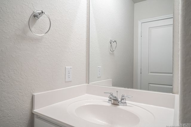 909 Rolling River, Cibolo, TX 78108