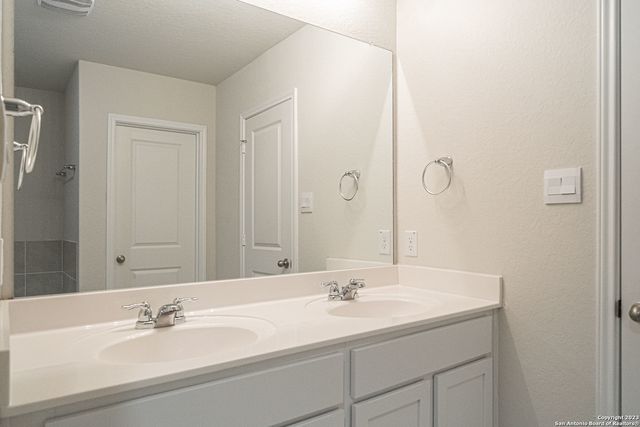 909 Rolling River, Cibolo, TX 78108
