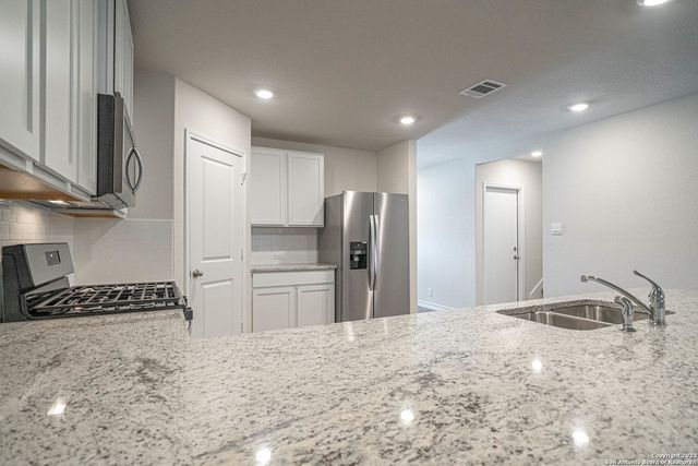 909 Rolling River, Cibolo, TX 78108