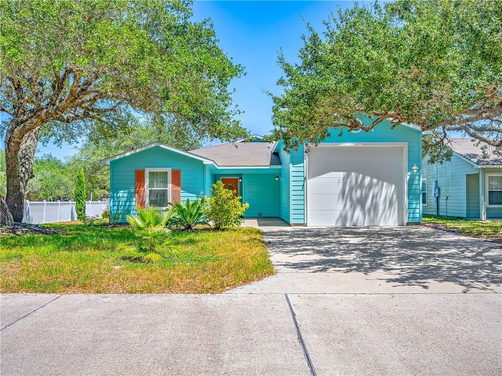 134 Treasure St, Rockport, TX 78382 — photo 2