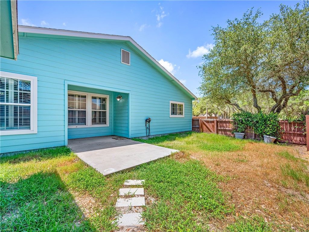 134 Treasure St, Rockport, TX 78382 — photo 4
