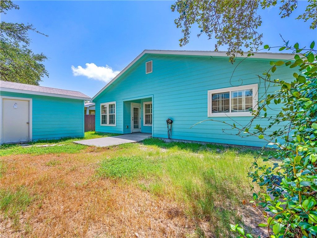 134 Treasure St, Rockport, TX 78382 — photo 5