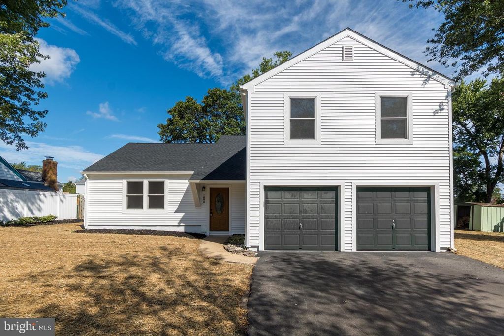 1090 WESTLAKE DR, Toms River, NJ 08753