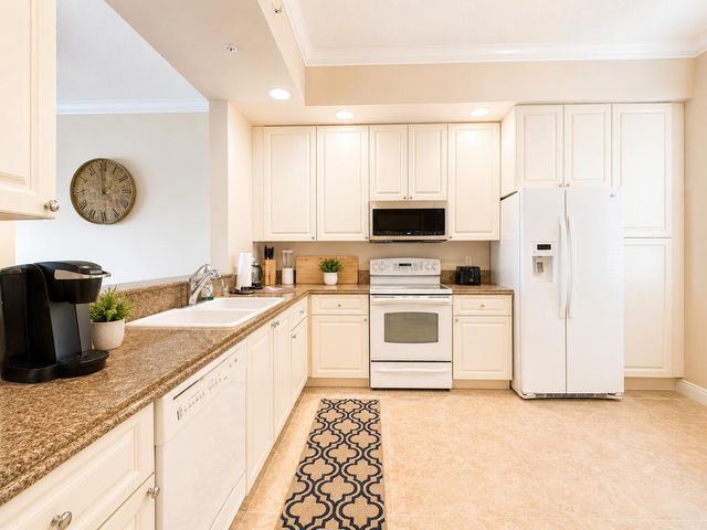 15 Harbour Isle Drive W 101, Fort Pierce, FL 34949