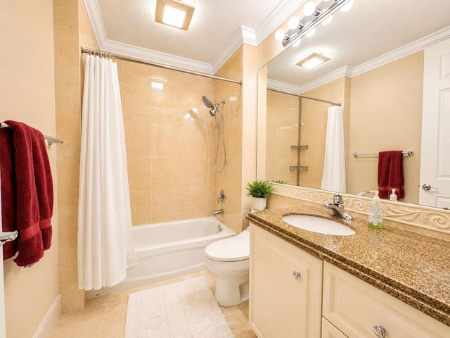 15 Harbour Isle Drive W 101, Fort Pierce, FL 34949