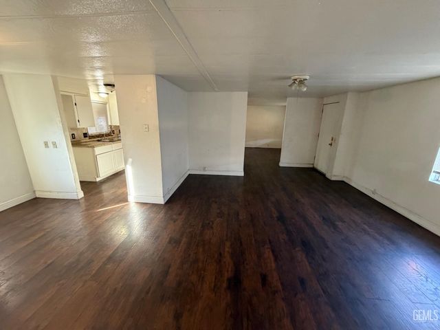 6204 Dennen Street, Bakersfield, CA 93313