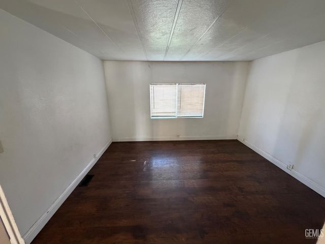 6204 Dennen Street, Bakersfield, CA 93313