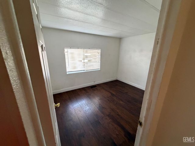 6204 Dennen Street, Bakersfield, CA 93313