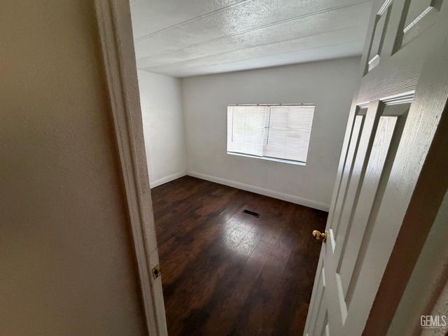 6204 Dennen Street, Bakersfield, CA 93313