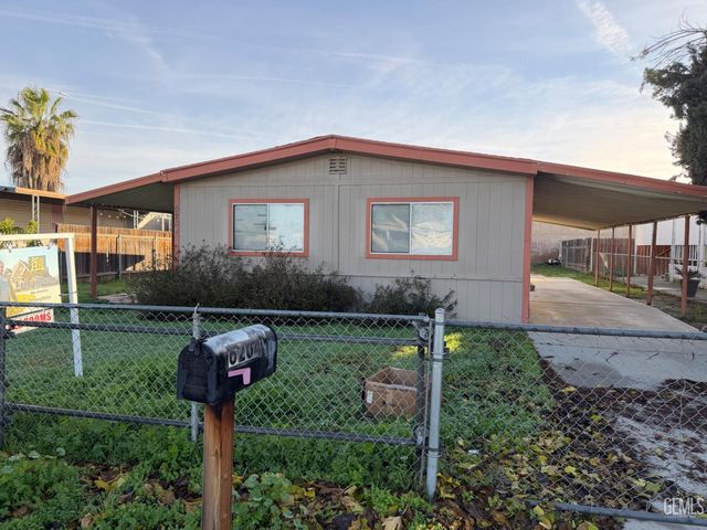 6204 Dennen Street, Bakersfield, CA 93313