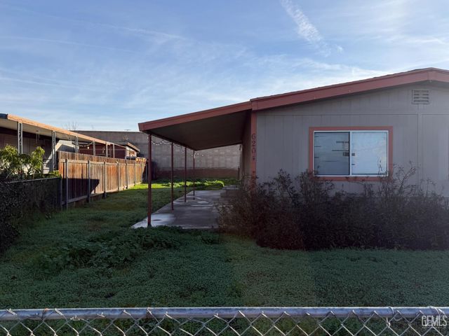 6204 Dennen Street, Bakersfield, CA 93313