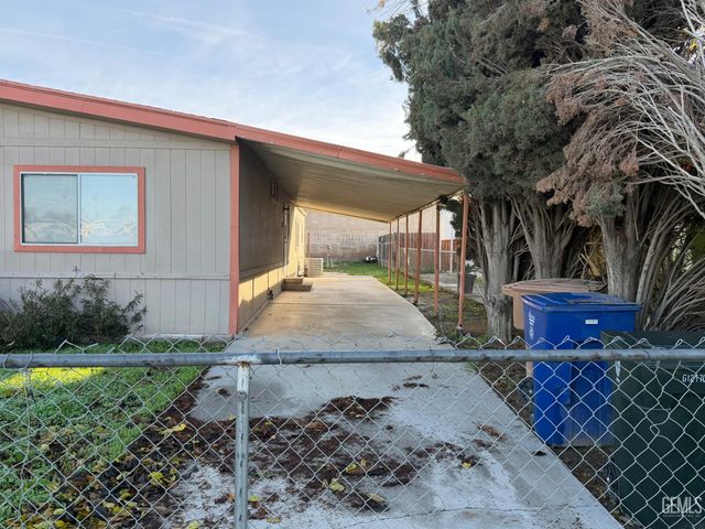 6204 Dennen Street, Bakersfield, CA 93313