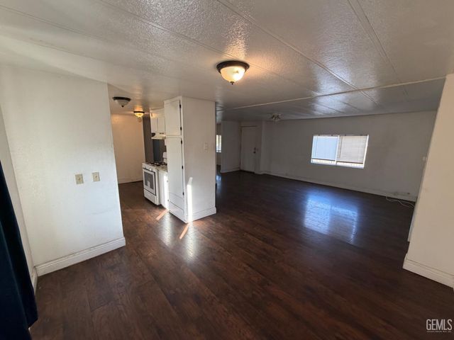 6204 Dennen Street, Bakersfield, CA 93313