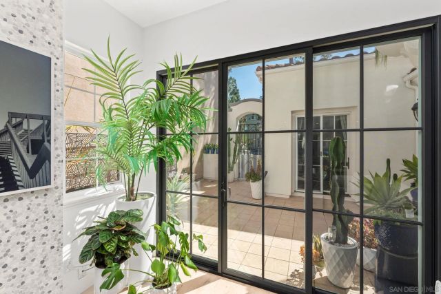 2742 Laning, San Diego, CA 92106