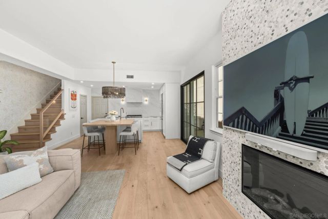 2742 Laning, San Diego, CA 92106