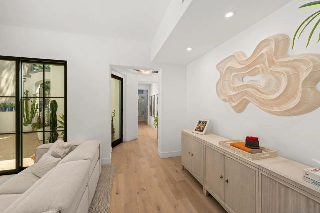 2742 Laning, San Diego, CA 92106