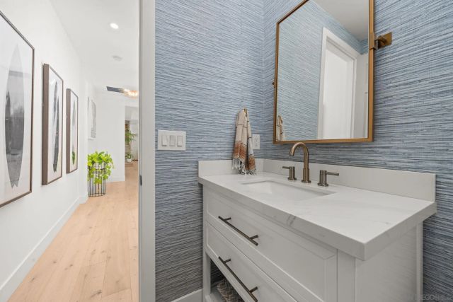 2742 Laning, San Diego, CA 92106