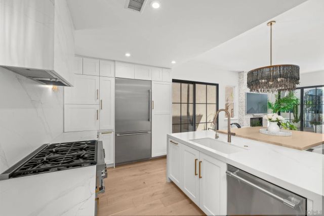2742 Laning, San Diego, CA 92106