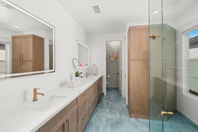 2742 Laning, San Diego, CA 92106