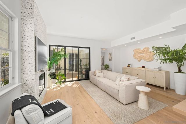 2742 Laning, San Diego, CA 92106