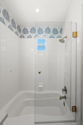 2742 Laning, San Diego, CA 92106