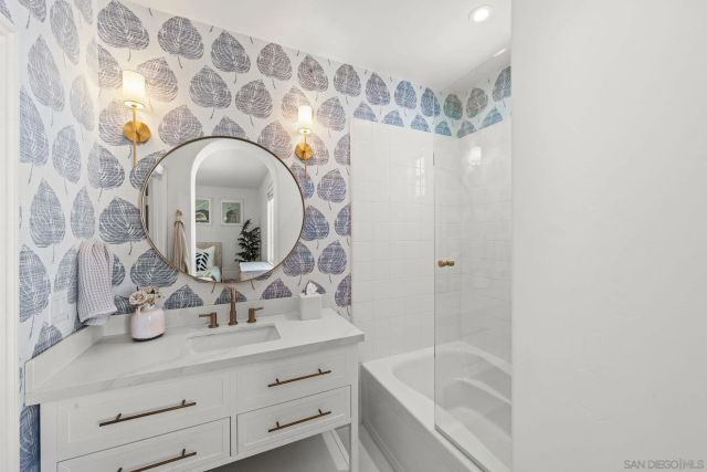 2742 Laning, San Diego, CA 92106
