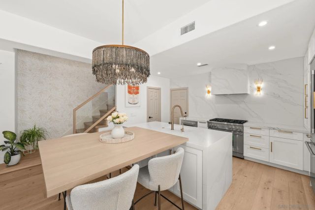 2742 Laning, San Diego, CA 92106