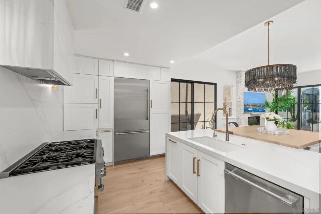 2742 Laning, San Diego, CA 92106