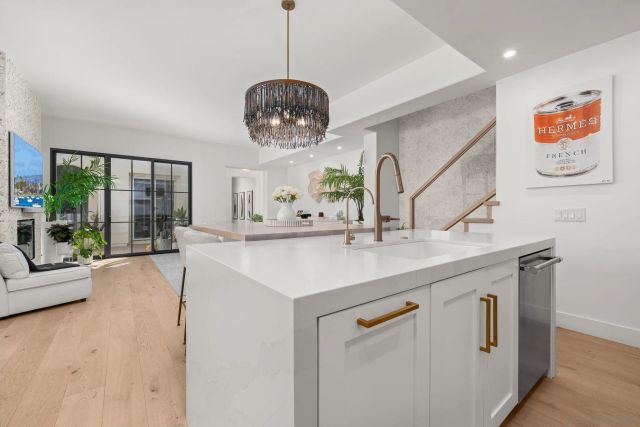 2742 Laning, San Diego, CA 92106