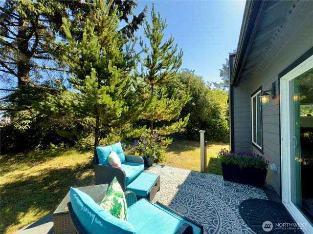 308 Mizzen Avenue NW, Ocean Shores, WA 98569