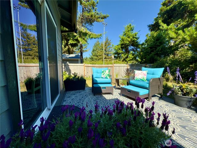 308 Mizzen Avenue NW, Ocean Shores, WA 98569