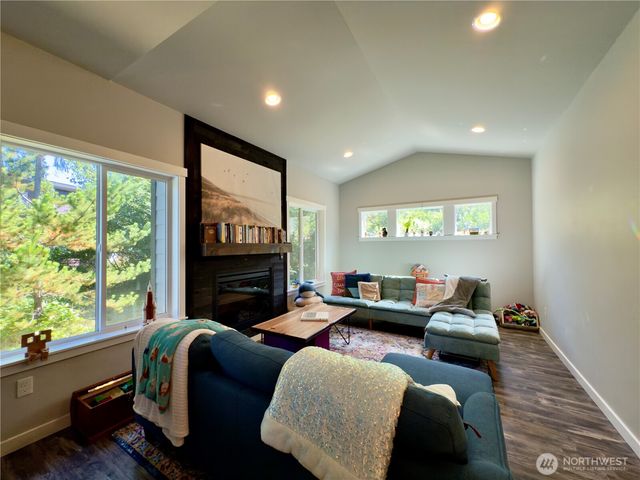 308 Mizzen Avenue NW, Ocean Shores, WA 98569