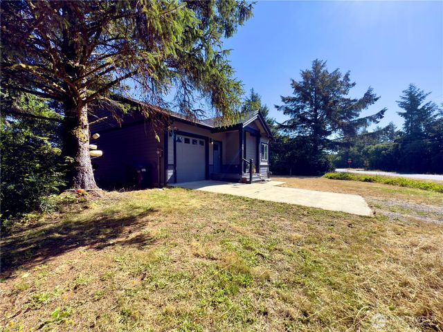 308 Mizzen Avenue NW, Ocean Shores, WA 98569
