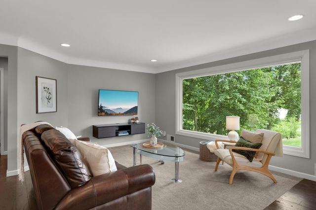 2884 W Owasso Boulevard, Roseville, MN 55113