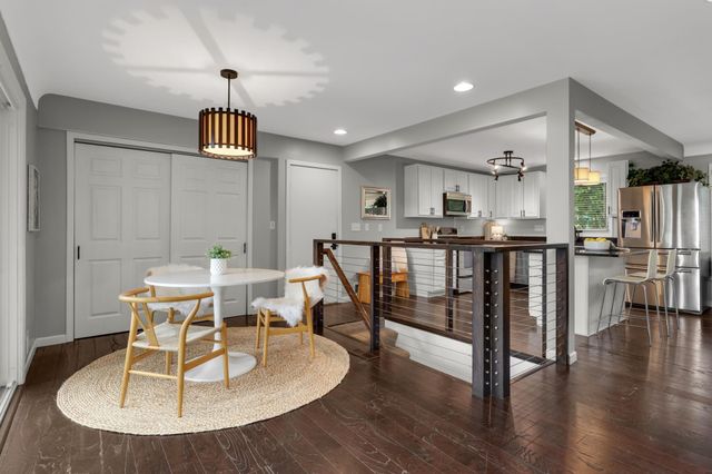 2884 W Owasso Boulevard, Roseville, MN 55113