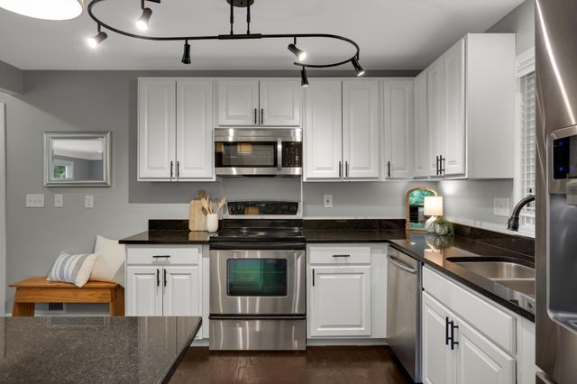 2884 W Owasso Boulevard, Roseville, MN 55113