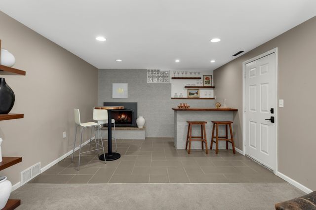 2884 W Owasso Boulevard, Roseville, MN 55113